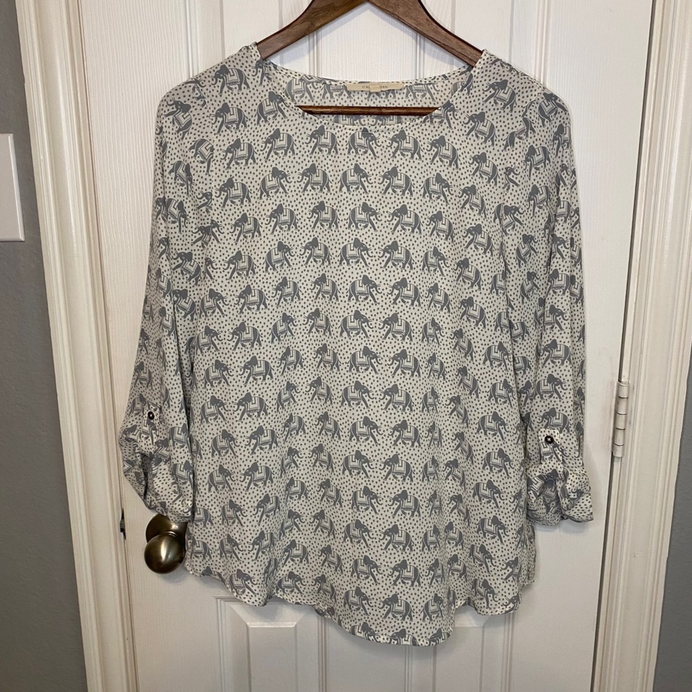 41 Hawthorn Gray White Elephant Print Roll Tab Sleeve Blouse Small